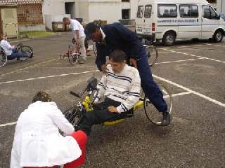 Jean fait une d�monstration de handibike