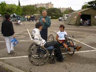 Le handibike en d�monstration aux journ�e portes ouvertes de l'EAI